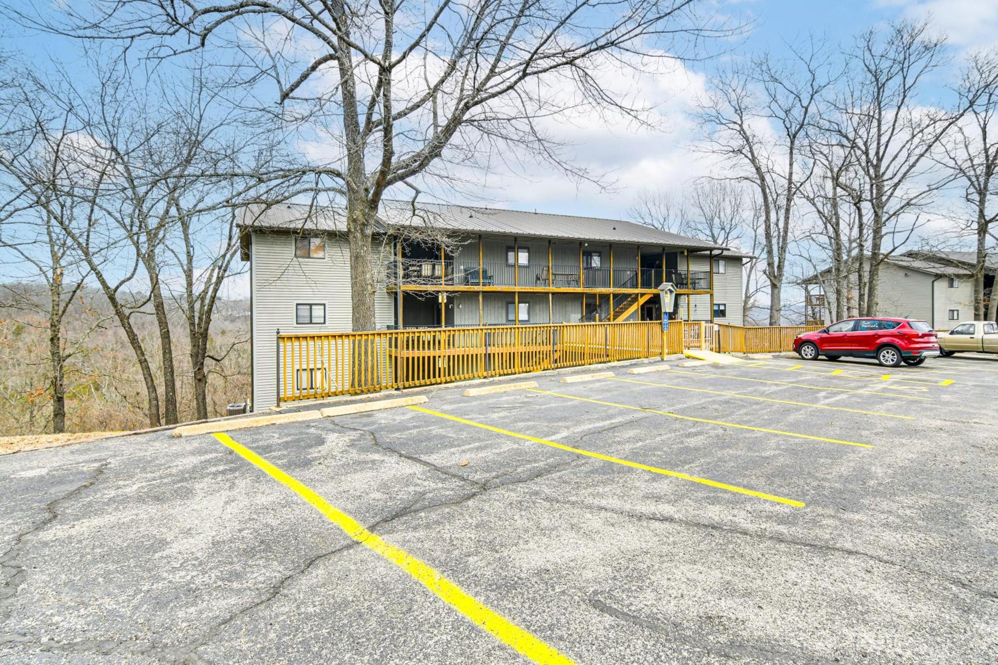 Inviting Branson West Condo With Pool Access エクステリア 写真