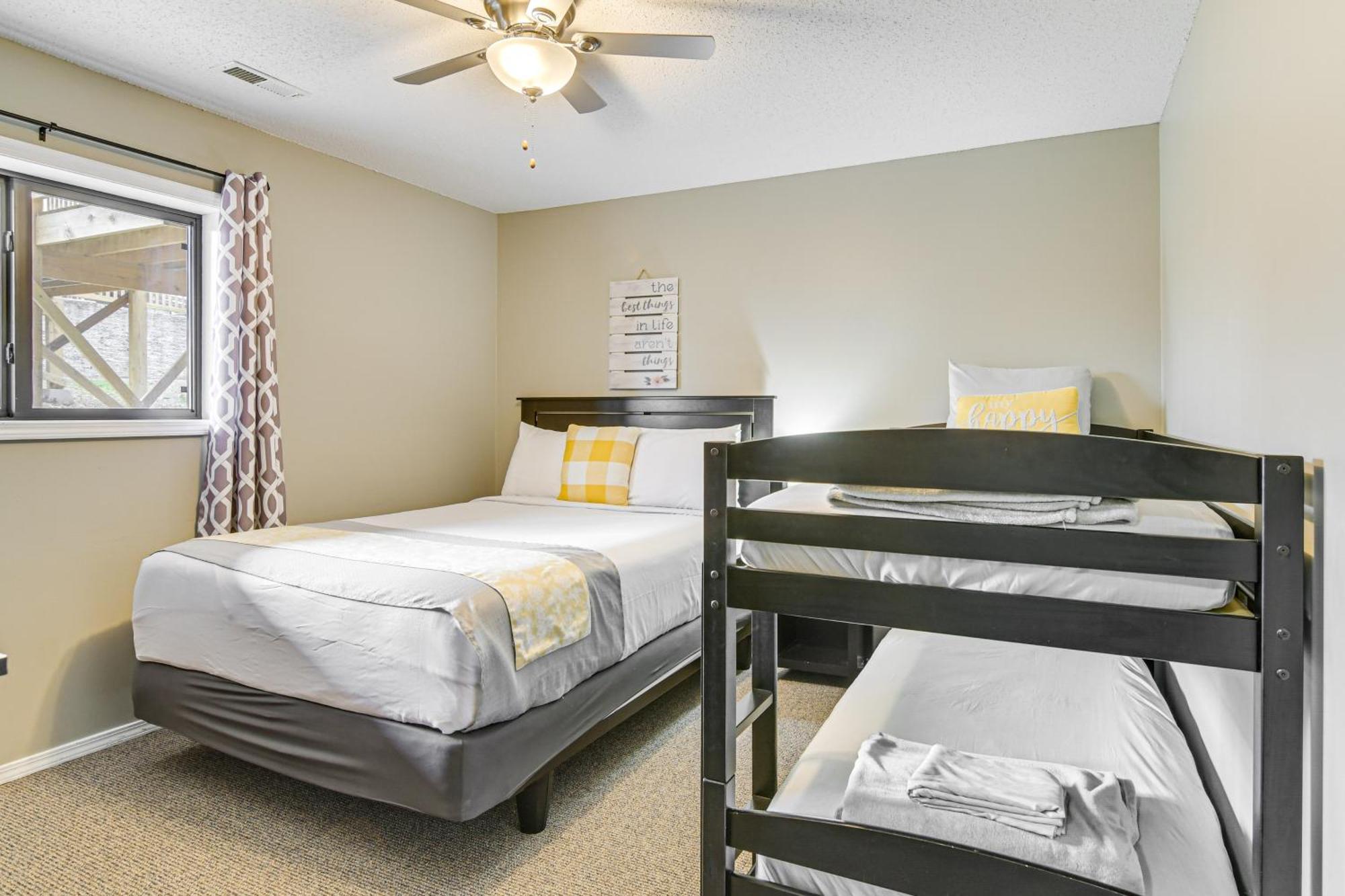Inviting Branson West Condo With Pool Access エクステリア 写真