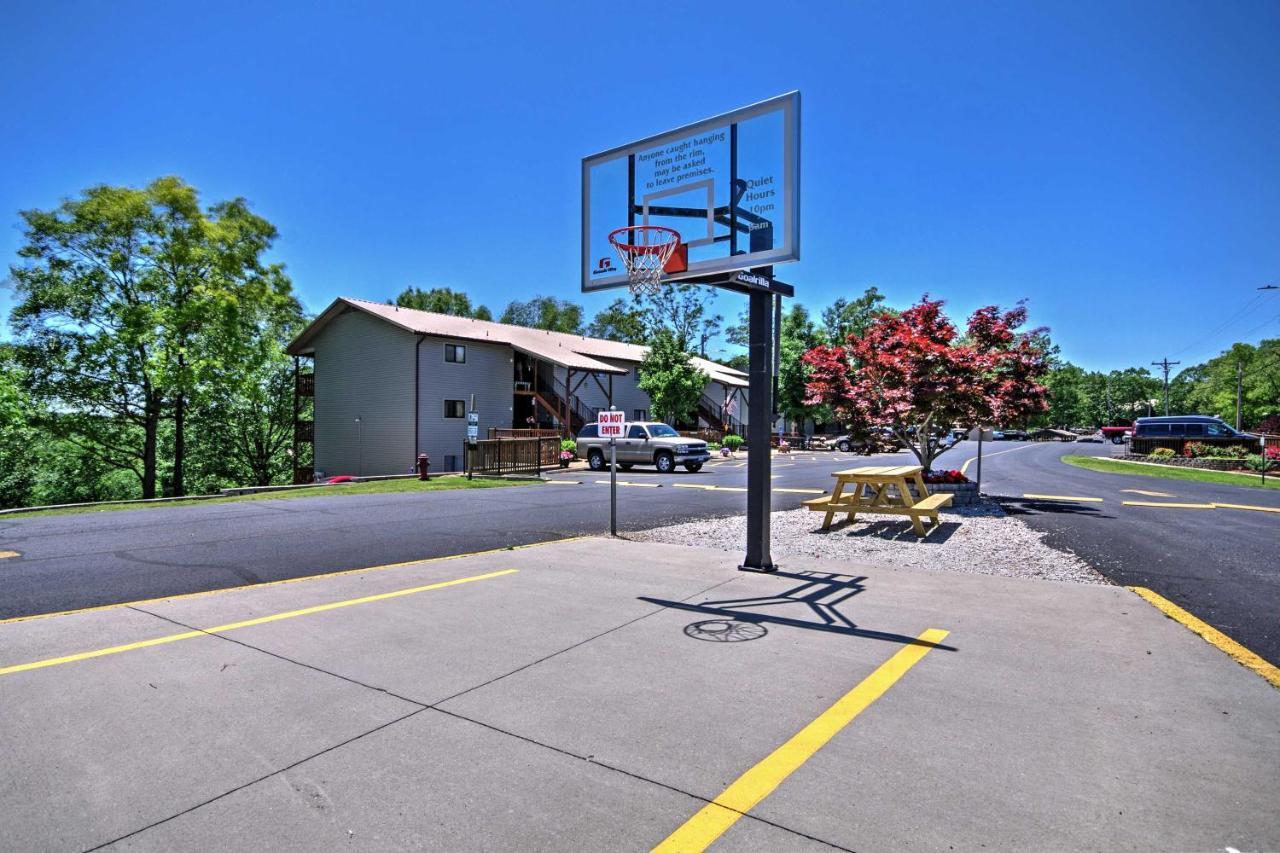 Inviting Branson West Condo With Pool Access エクステリア 写真