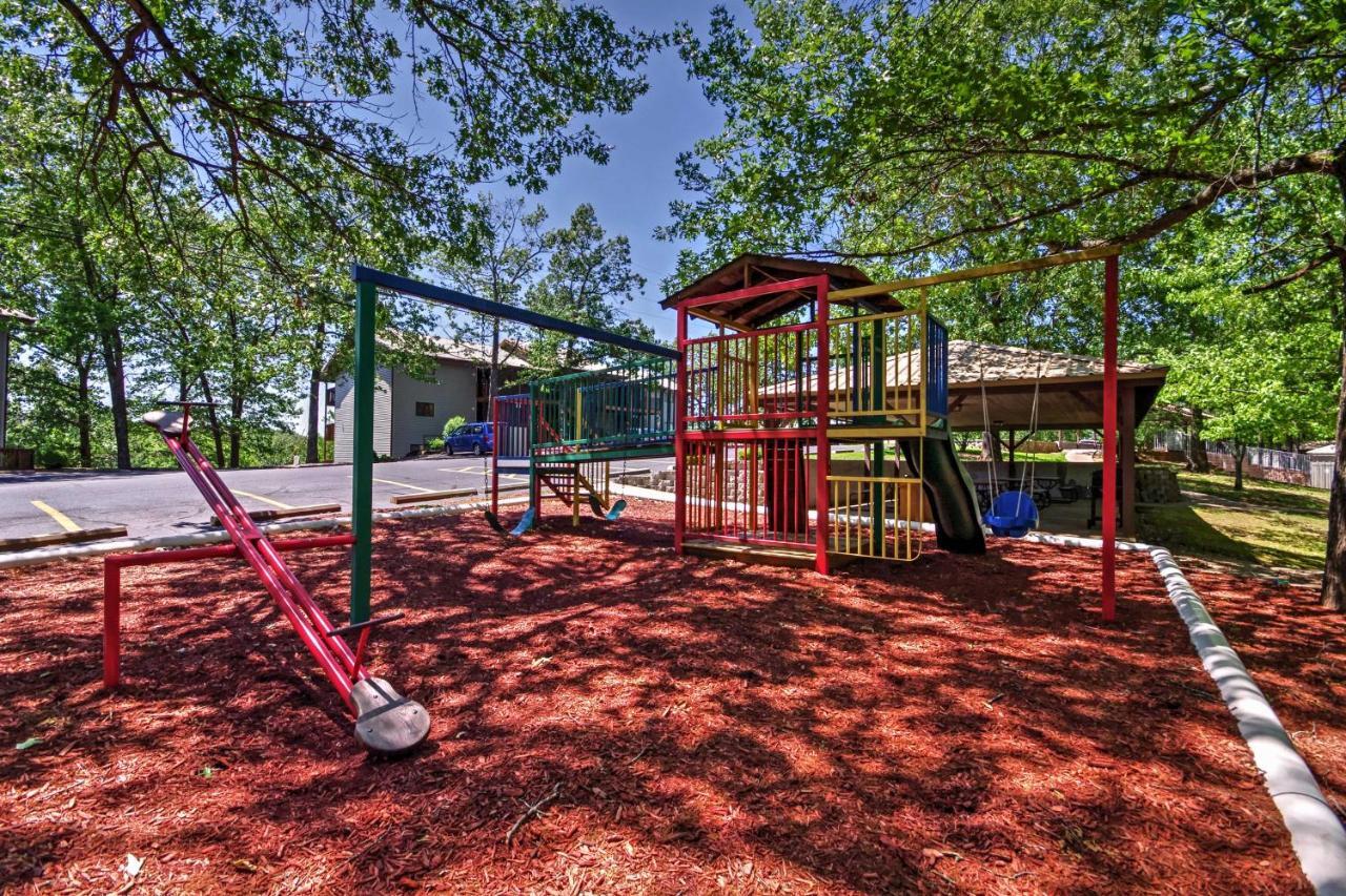 Inviting Branson West Condo With Pool Access エクステリア 写真